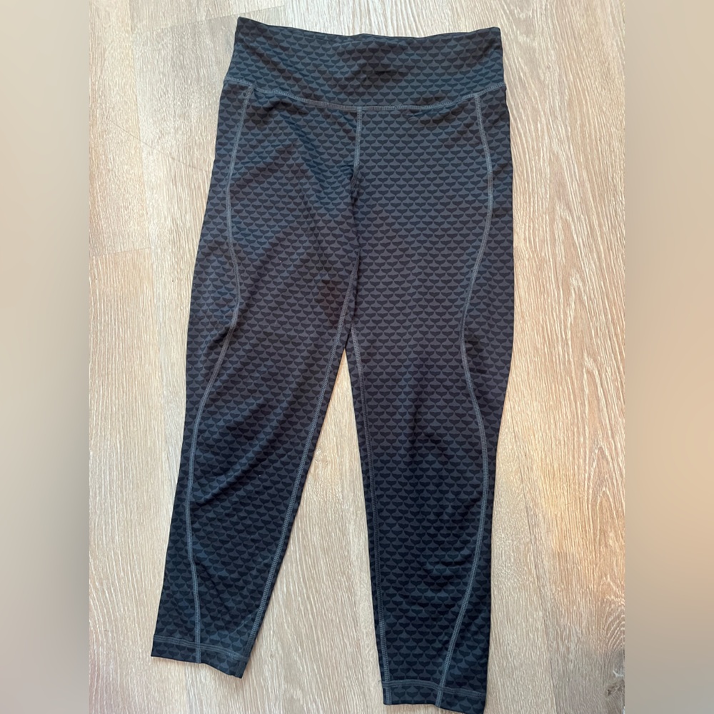 Vineyard Vines active full length leggings zipper pocket black tail print medium